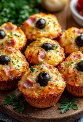 Muffins Salés Façon Pizza au Jambon, Fromage et Olives