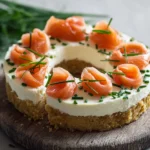 Cheesecake Salé au Saumon Fumé : Une Bouchée Fraîche et Élégante
