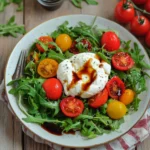 Salade avec burrata tomates cerises et roquette
